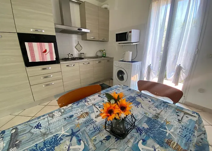 Villa Gorgeous Brandnew Remodeled 2story 5 Min From Sea! *