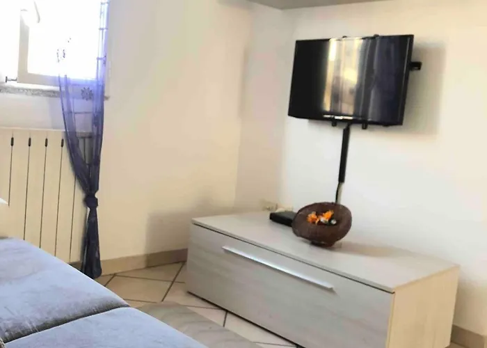 Gorgeous Brandnew Remodeled 2story 5 Min From Sea!