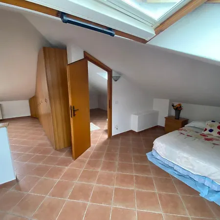 Gorgeous Brandnew Remodeled 2story 5 Min From Sea! *