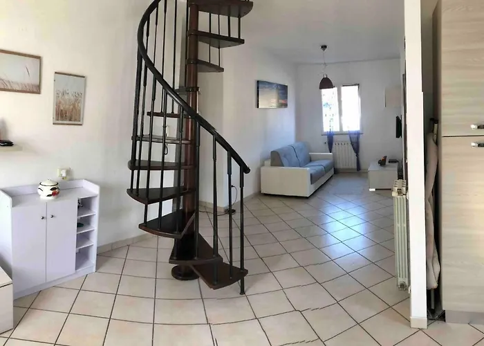 Gorgeous Brandnew Remodeled 2story 5 Min From Sea!